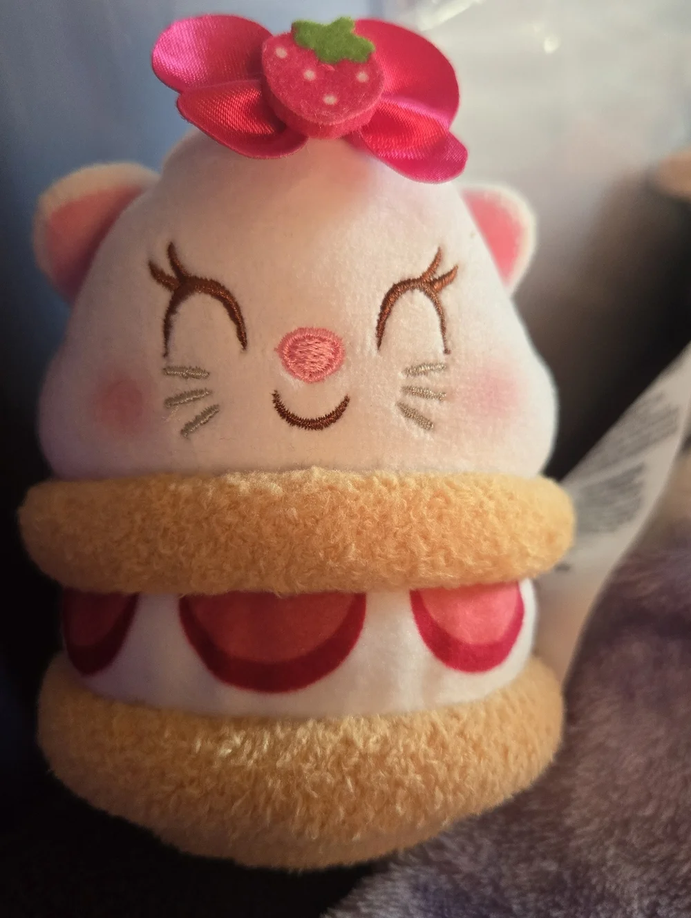 Disney Munchlings Marie Strawberry Cheesecake 4" Plush - Aristocats- Like new - Picture 1 of 2